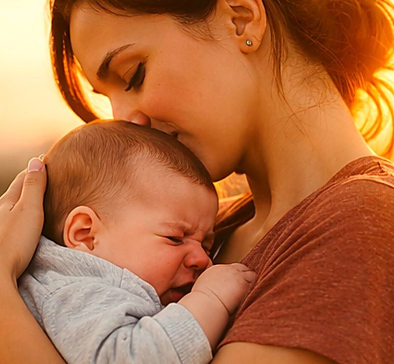 Inicio ( STANDAR ) - MSBABYWORLD imagen madre calmando colicos bebe