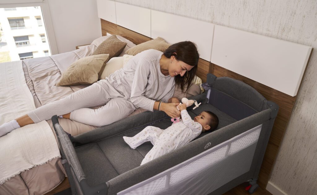 Ennis co-sleeping travel cot - Image 2